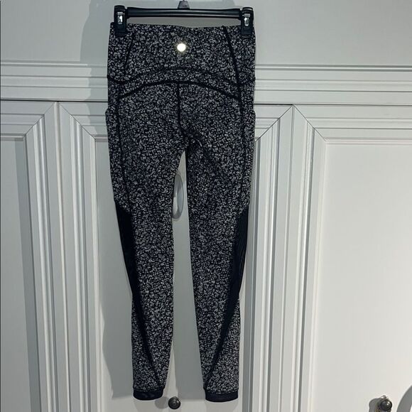 Lululemon Sole Training 7/8 Tight Size 4 - Picture 4 of 14